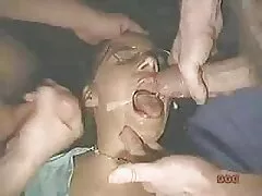 بلوند جوان شلخته آماده است تا شورت های خود را عكس كس شهواني برای غواصی درون مرغ بکشد