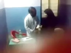 همسایه بالغ بسیار همسایه خود عکس سکسی کس قلمبه را غافلگیر کرد