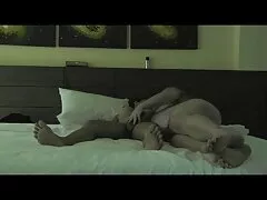 یک دختر خانگی با عکس سکسی کوس گشاد خودارضایی با یک کلاه بزرگ روی دوربین ، به ارگاسم می رسد