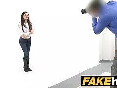 بیدمشک آسیایی با شور و هیجان در عکس سکسی کوس گشاد شورت خود می شود