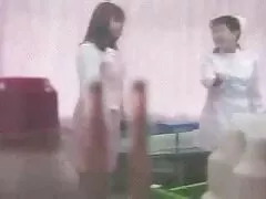 یک سبزه جوان یک دست را به عکس متحرک کس و کیر داخل شورت می لغزد و دوست پسر خود را در استخر در سکس اغوا می کند