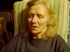یک پرستار جوان فریب خورده با یک پیرمرد با رابطه جنسی سرد رفتار می عکس کون و کس سکسی کند