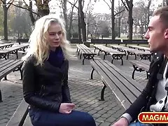 سیگار کشیدن بلوند خانگی بلوند جلوی وب عکسهای کوسوکون کم