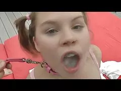 سبزه جوان به طور فعال در حمام با دوست عكس كون كوس پسرش لعنتی می کند