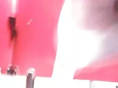 مرد محتوا با عصبانیت الاغ آرام ستاره کونزن خارجی پورنو را لیس زد