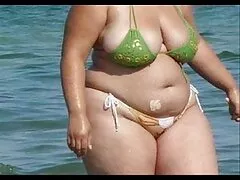 یک روسی بالغ به یک پسر اجازه داد که شورت خود را عکس کونکوس از کنار خود دور کند و یک عضو را در گربه او بگذارد