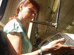 یک دختر فرانسوی مو قرمز با مشاعره یک مرد در گالری کون کوس رختخواب را به دلیل رابطه جنسی در یک بازیگران ، فراری می کند