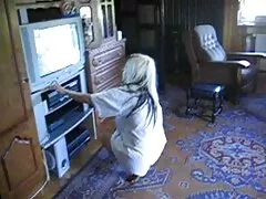 مدل پورنو جوان در حال خفه کردن کس و تقدیر عکس کوس کون سینه او است